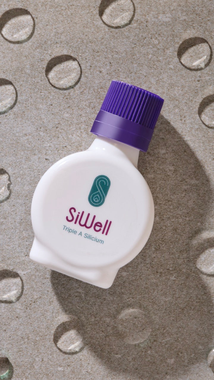 Flesje SiWell Triple A Silicium op een ondergrond met druppels